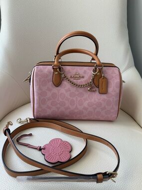 Coach Powder Pink Medium Rowan Bag!! -Sold out style! Gently used 🩷